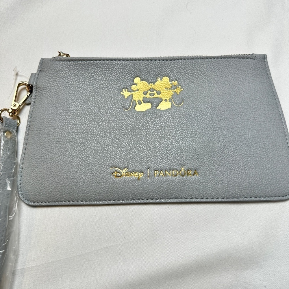 Disney Pandora Gray Wristlet/clutch with Kissing Mickey & Minnie